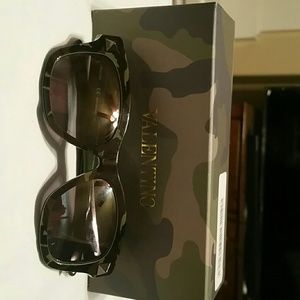 Valentino sunglasses (brand new)